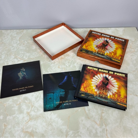 Notre Dame De Paris - Version Intégrale (2 CD et Livre) 1998 - Picture 3 of 12